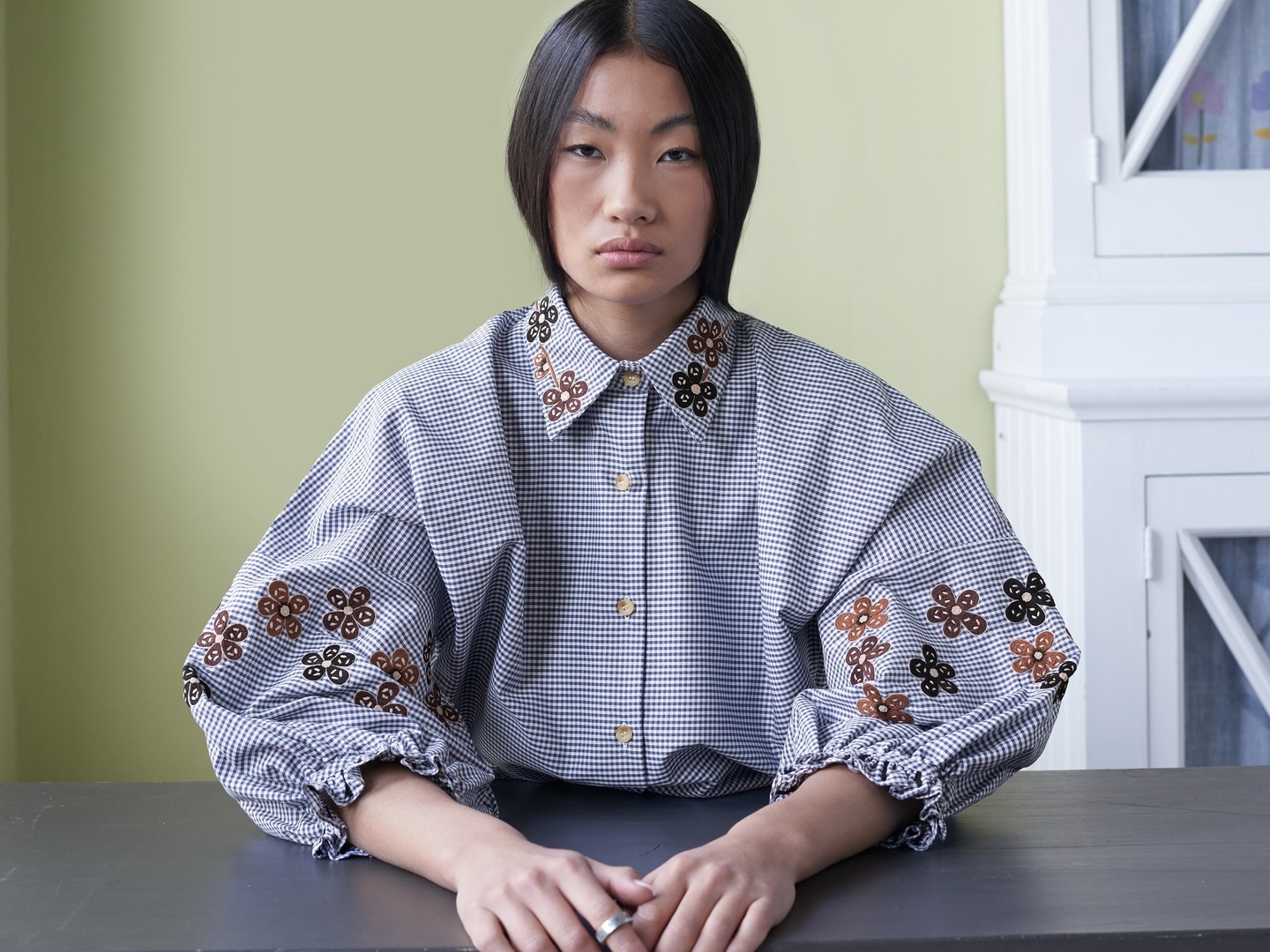 品質が Bold hand embroidery | Jupe by Jackie トップス